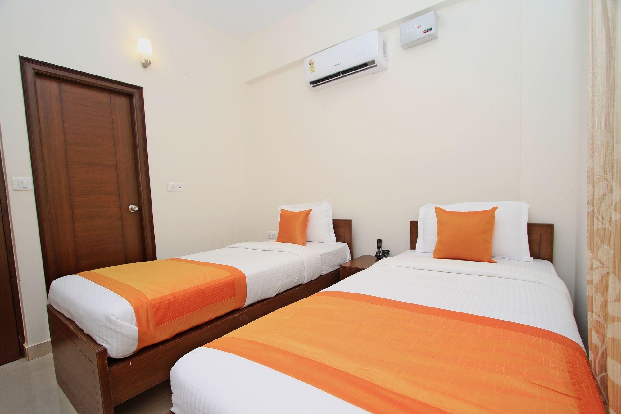 Oyo 4797 Lulu Hospitality Hotel Yelahanka Екстериор снимка