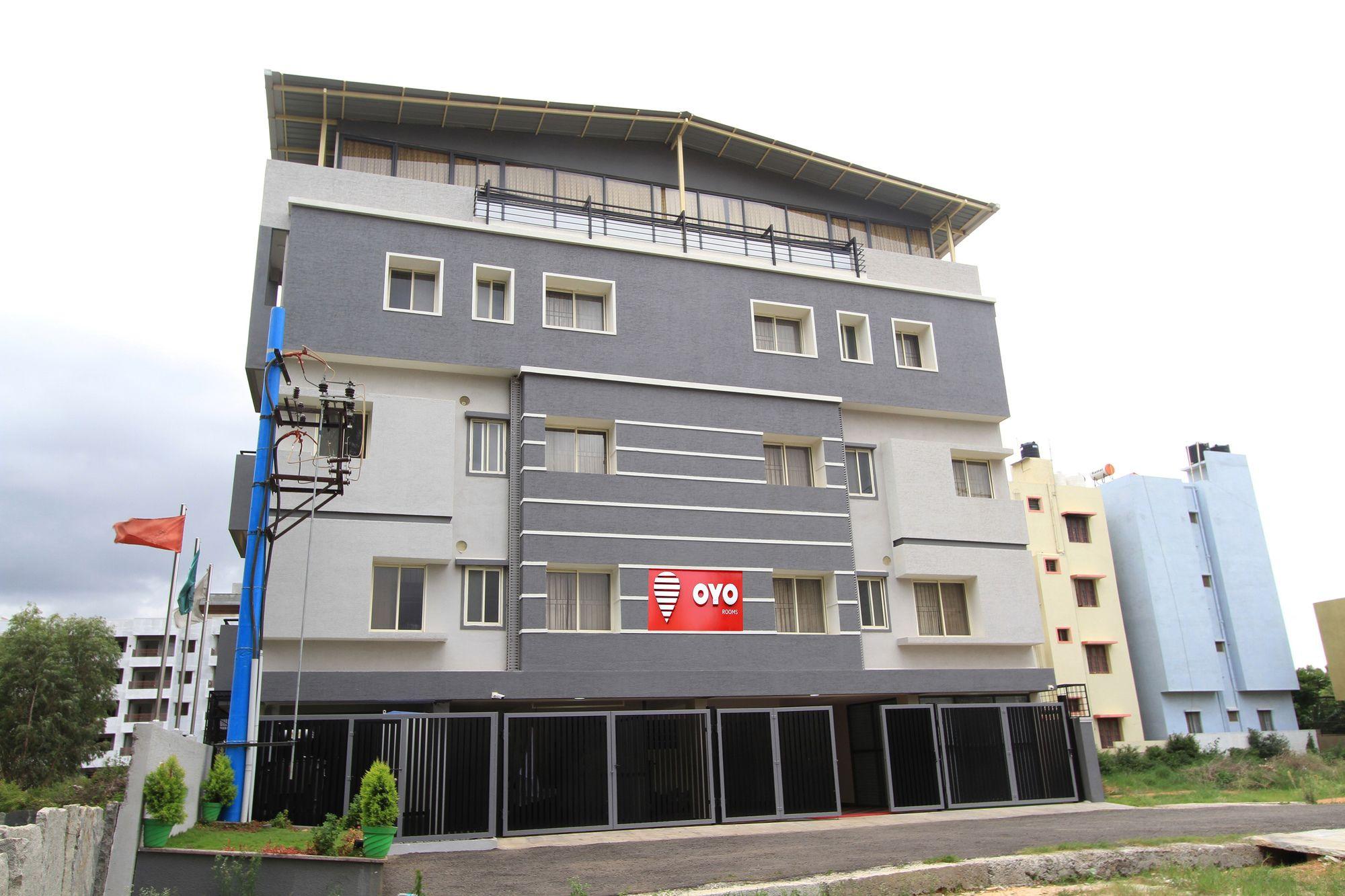 Oyo 4797 Lulu Hospitality Hotel Yelahanka Екстериор снимка