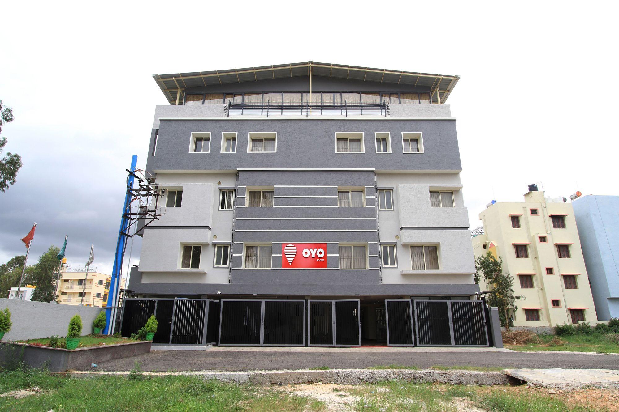 Oyo 4797 Lulu Hospitality Hotel Yelahanka Екстериор снимка