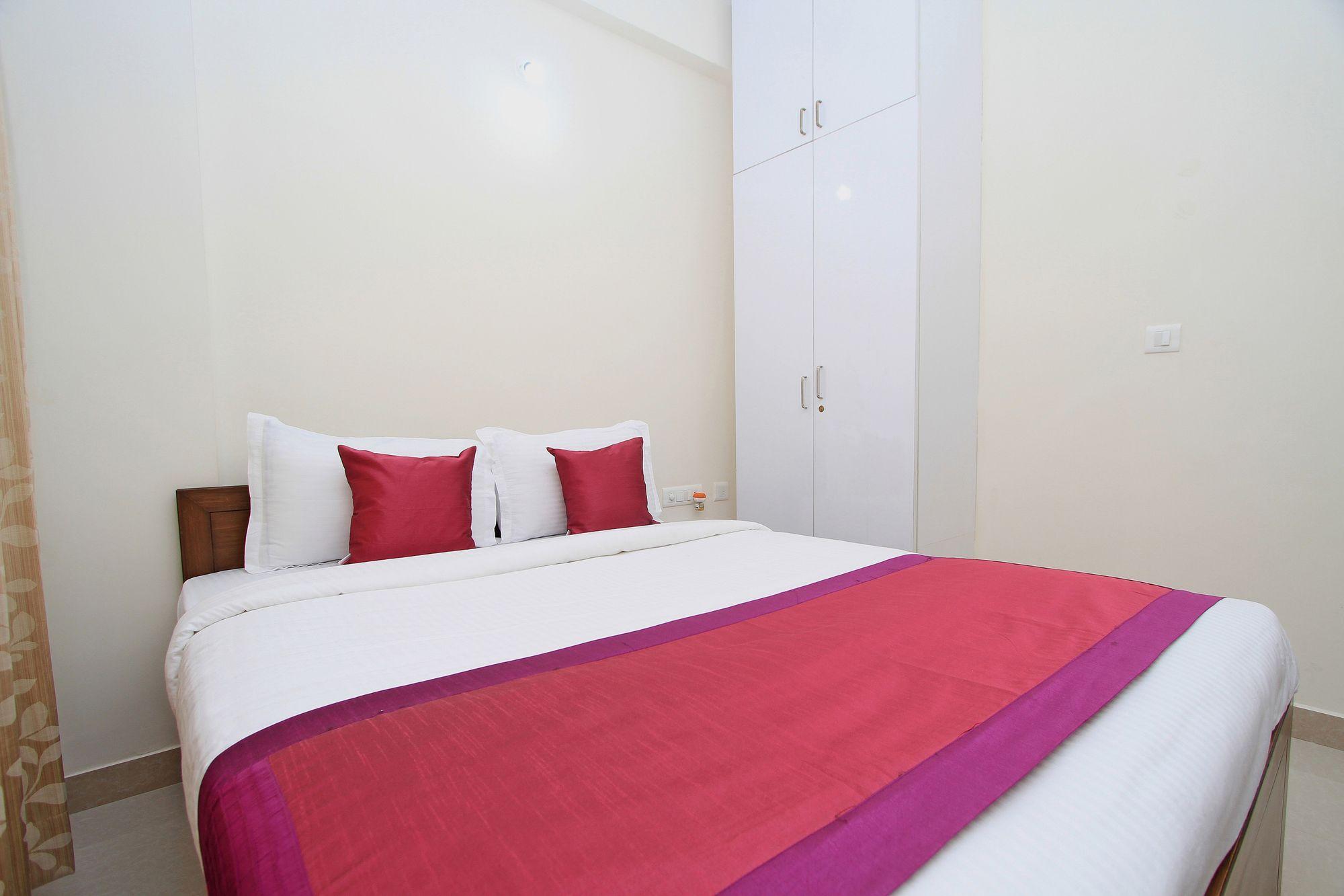 Oyo 4797 Lulu Hospitality Hotel Yelahanka Екстериор снимка