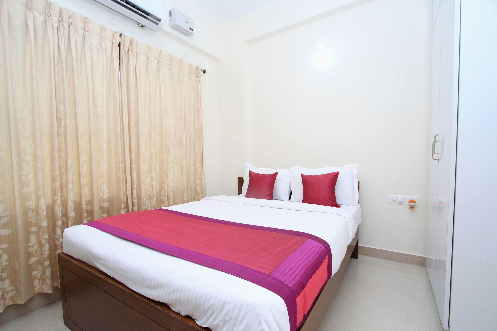 Oyo 4797 Lulu Hospitality Hotel Yelahanka Екстериор снимка