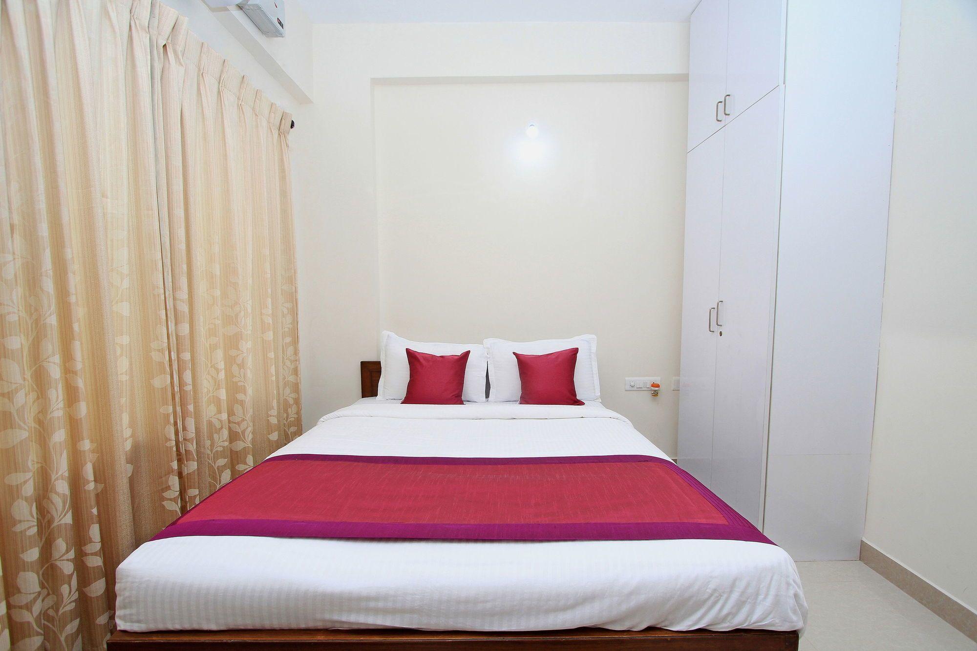 Oyo 4797 Lulu Hospitality Hotel Yelahanka Екстериор снимка