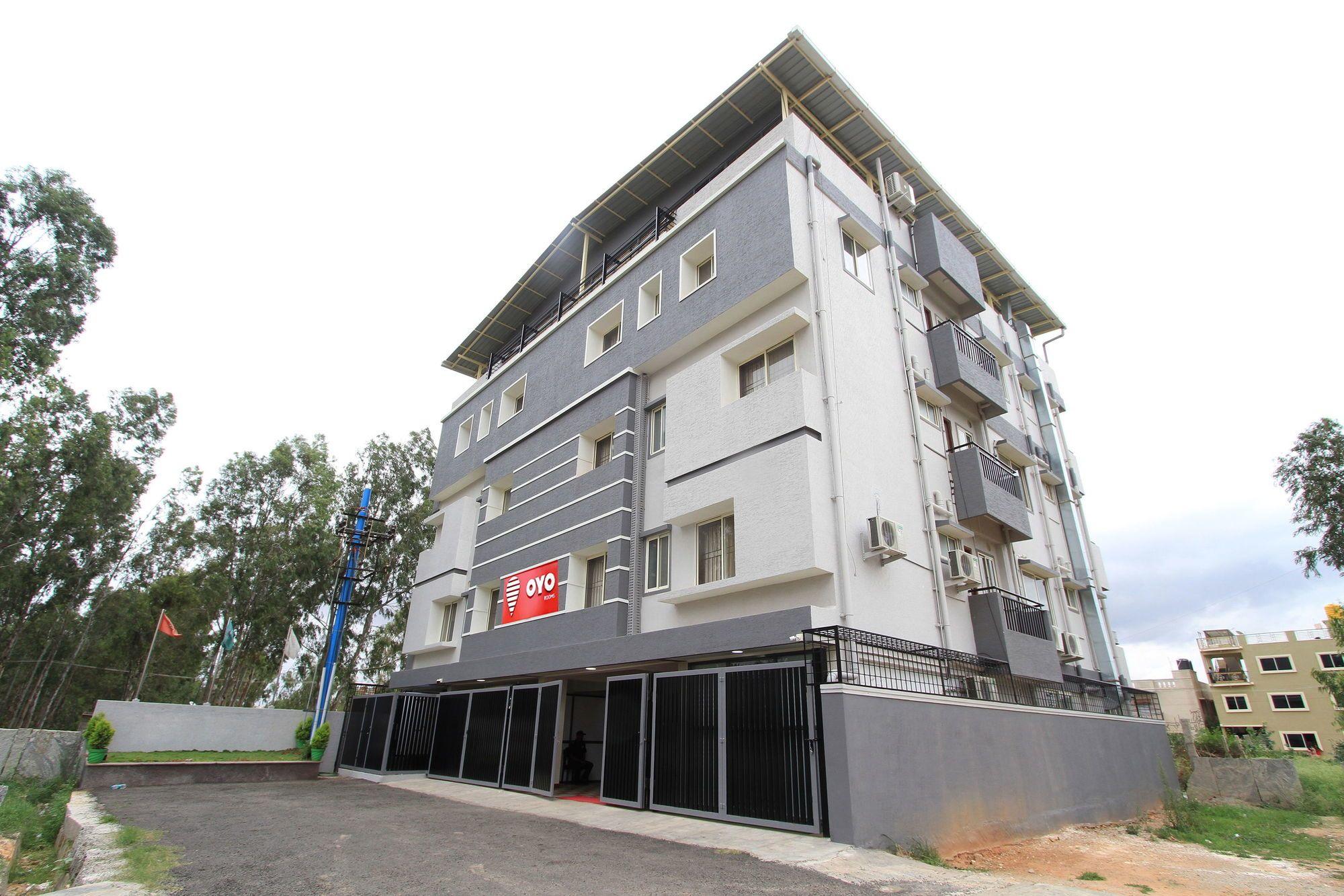 Oyo 4797 Lulu Hospitality Hotel Yelahanka Екстериор снимка