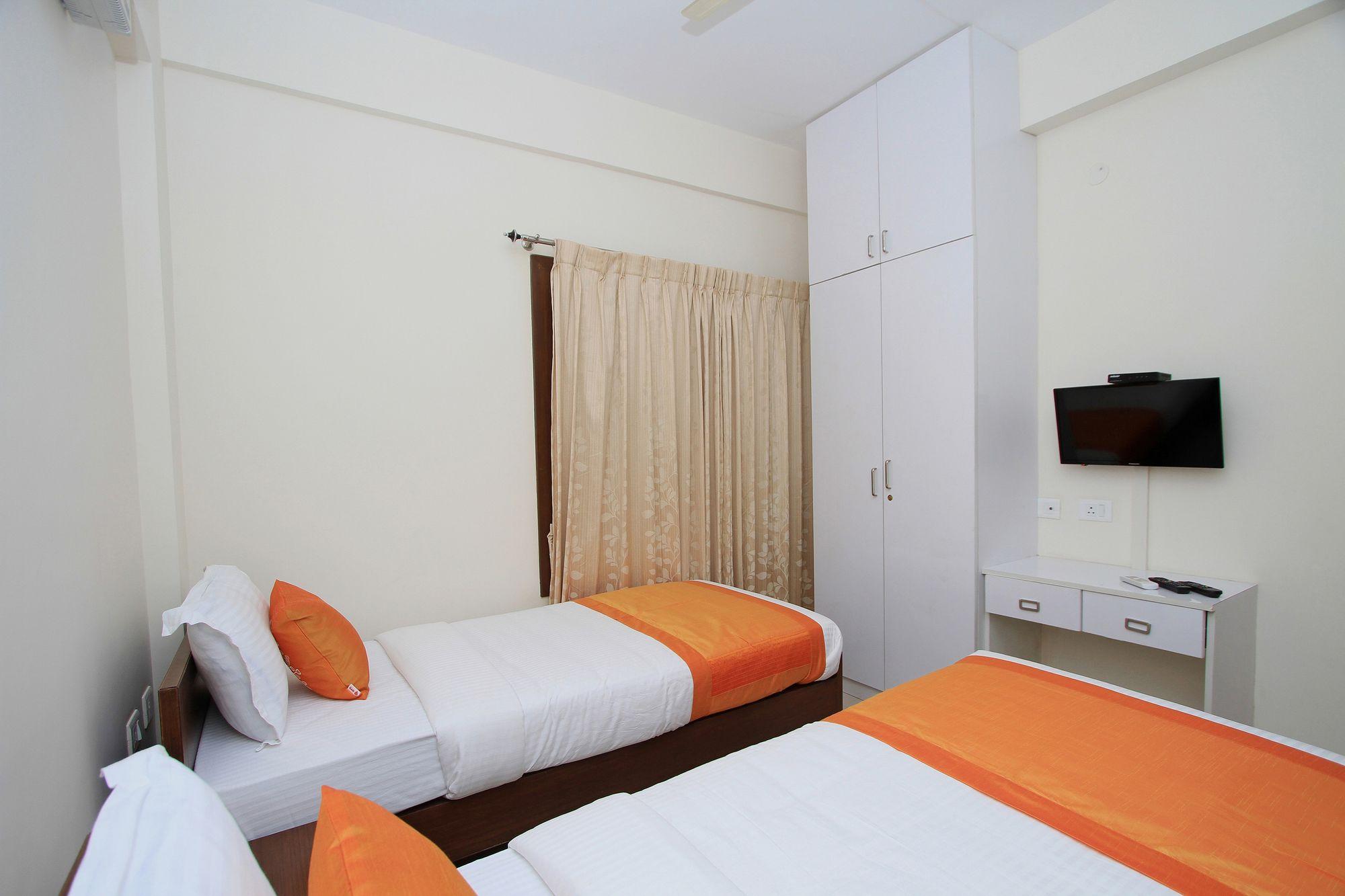 Oyo 4797 Lulu Hospitality Hotel Yelahanka Екстериор снимка